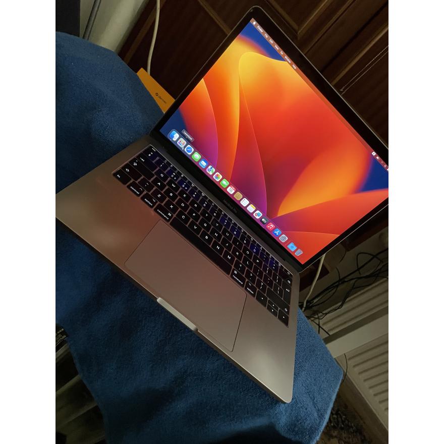 Apple MacBook Pro Mid-2017 - Intel Core i5-7360U - 16GB RAM - 256GB SSD