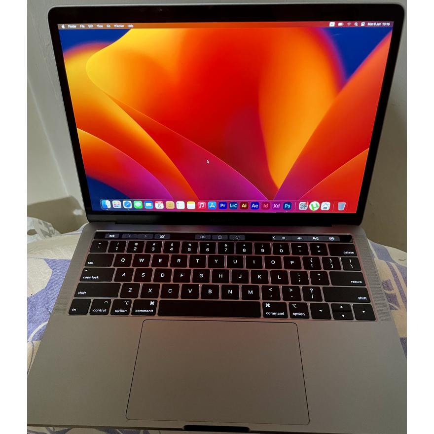 Apple MacBook Pro 13" A1989 2018 i7-8559U 16GB RAM 256GB SSD - Touch Bar + ID