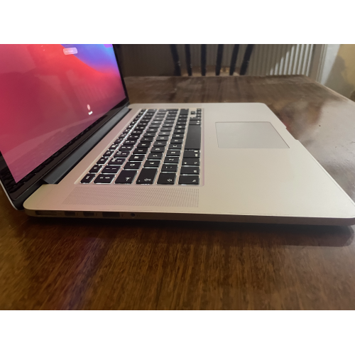 Apple MacBook Pro 15" A1398 2015 i7-4th Gen 2.2Ghz 16GB RAM 256GB SSD